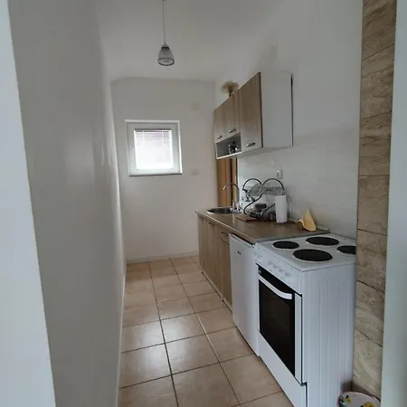 Pivac, Apartment *