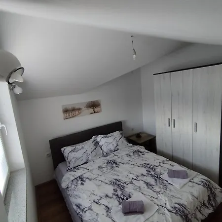 Pivac, Apartment